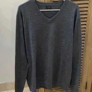 Men’s J.Crew V-neck sweater in 100% Merino wool
